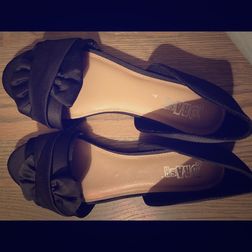 Bow-tie, satin flats